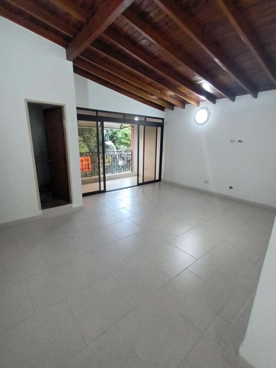 SE VENDE CASA EEP-1002 – VILLAHERMOSA / LOS ÁNGELES
